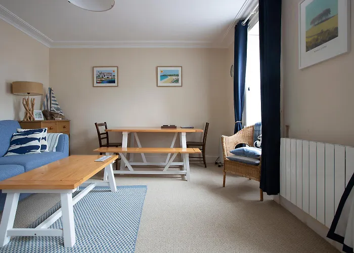 Elegant 2 Bed In The Heart Of Falmouth - Sleeps 4